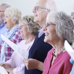 Gemeinde singt im Gottesdienst